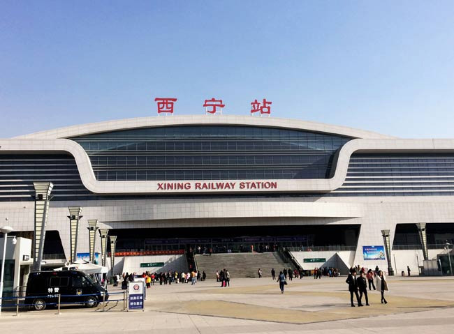 建华西宁高铁站